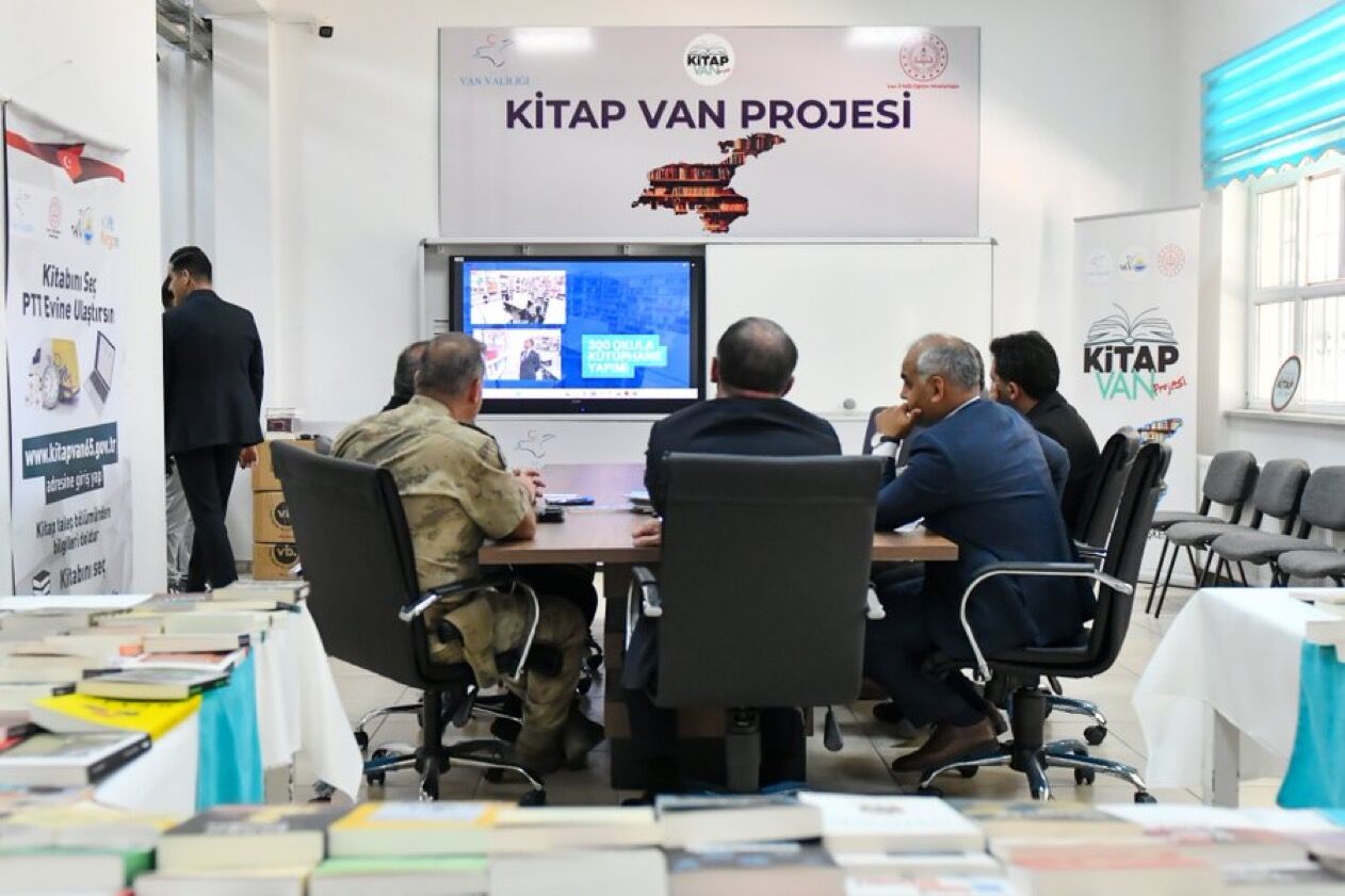 Van’da kitaplar öğrencilerin adresine gidiyor! 190 bin öğrenciye 425 bin kitap
