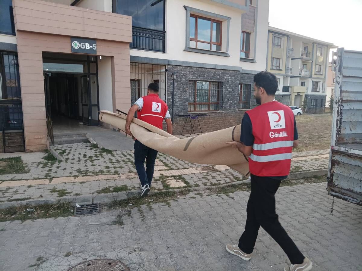 Kızılay’dan Vanlı Ailelere Anlamlı Destek-1