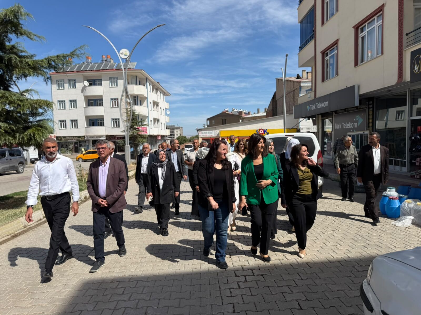 Pervin Buldan Ve Dem Parti Heyeti Gevaş’ta Belediye Ve Esnafla Bir Araya Geldi (1)-1