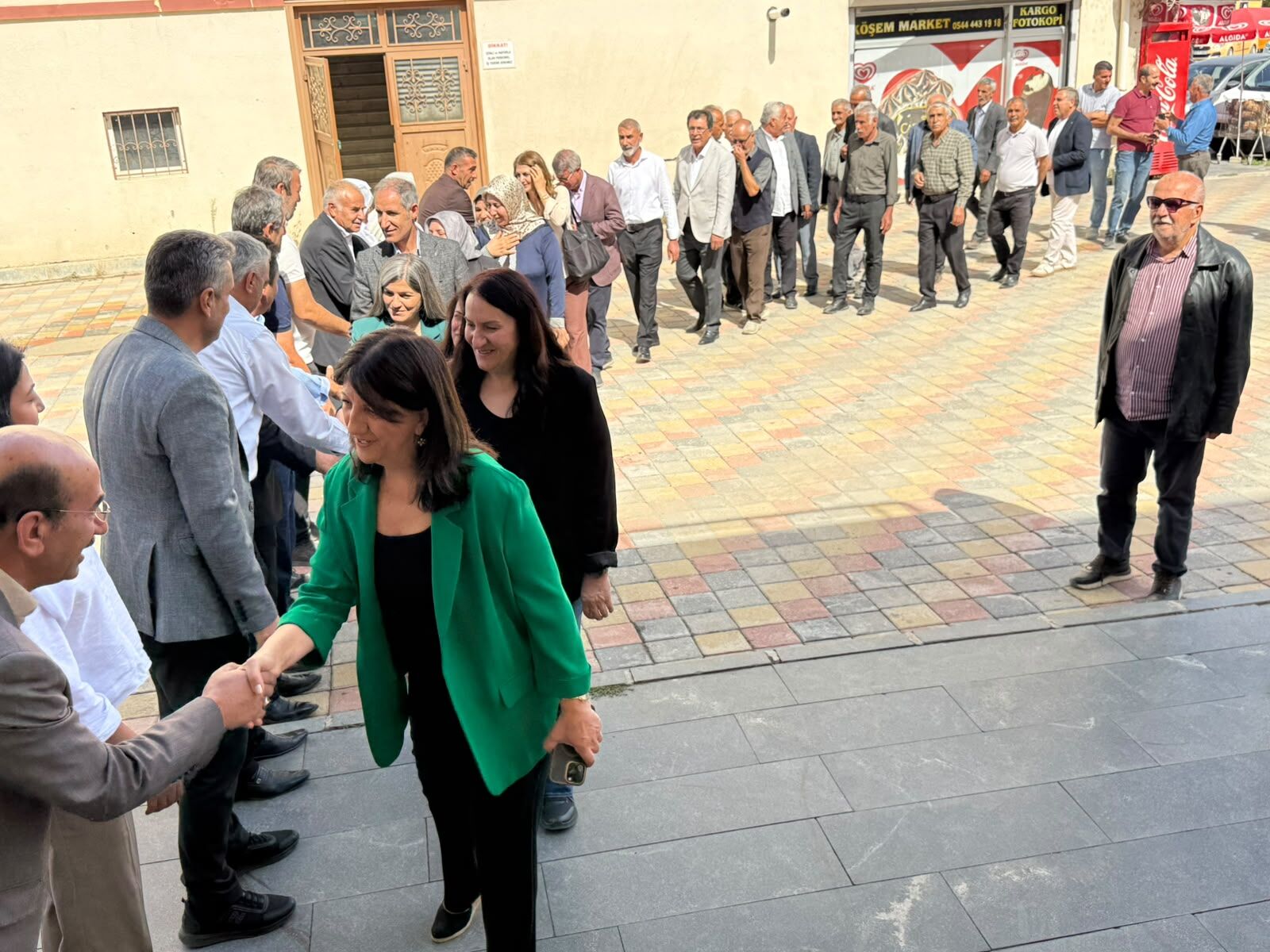 Pervin Buldan Ve Dem Parti Heyeti Gevaş’ta Belediye Ve Esnafla Bir Araya Geldi (2)
