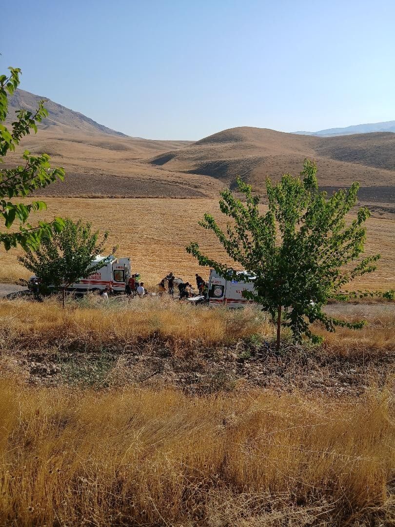 Pikap Ve Otomobil Çarpıştı 2 Ölü 4 Ağır Yaralı!-1