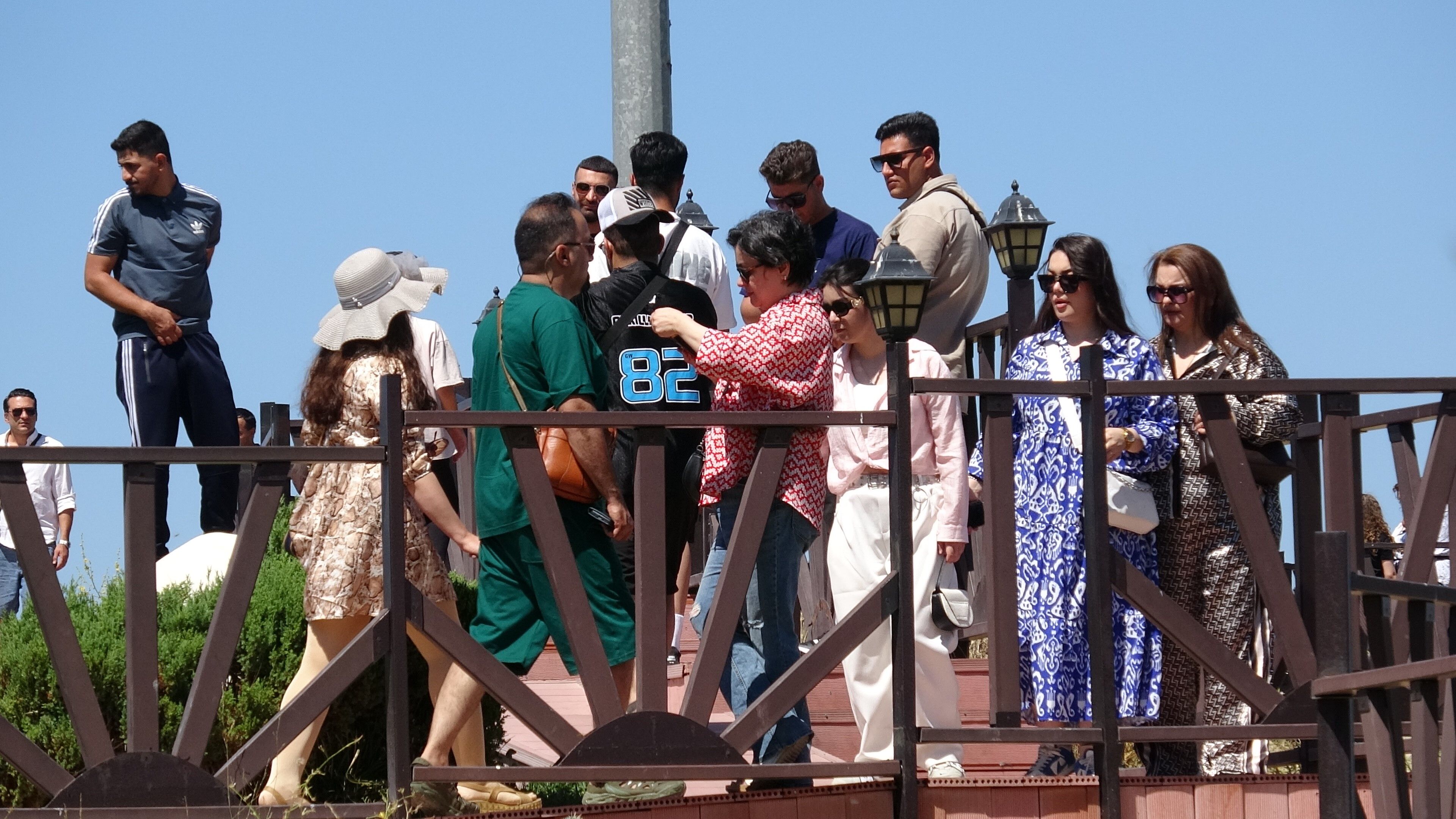 Savaşa Rağmen Van’a Akın Sürüyor İranlı Turistlerin Tatil Rotası Değişmedi (2)