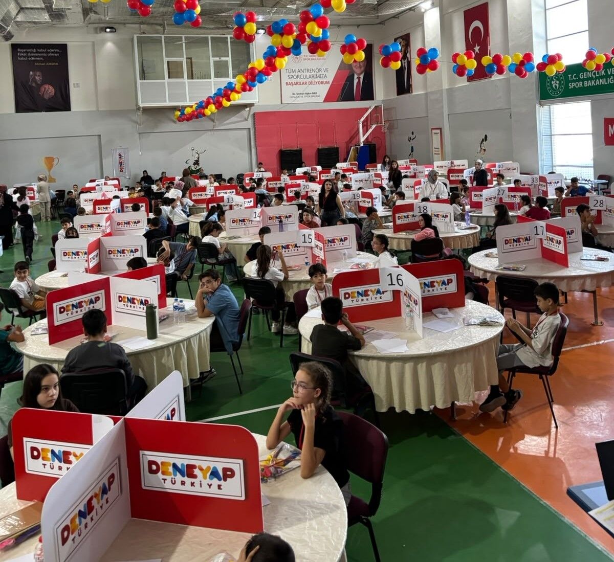 Van’da Geleceği̇n Teknoloji̇ Yildizlari Sinavda Ter Döktü-1