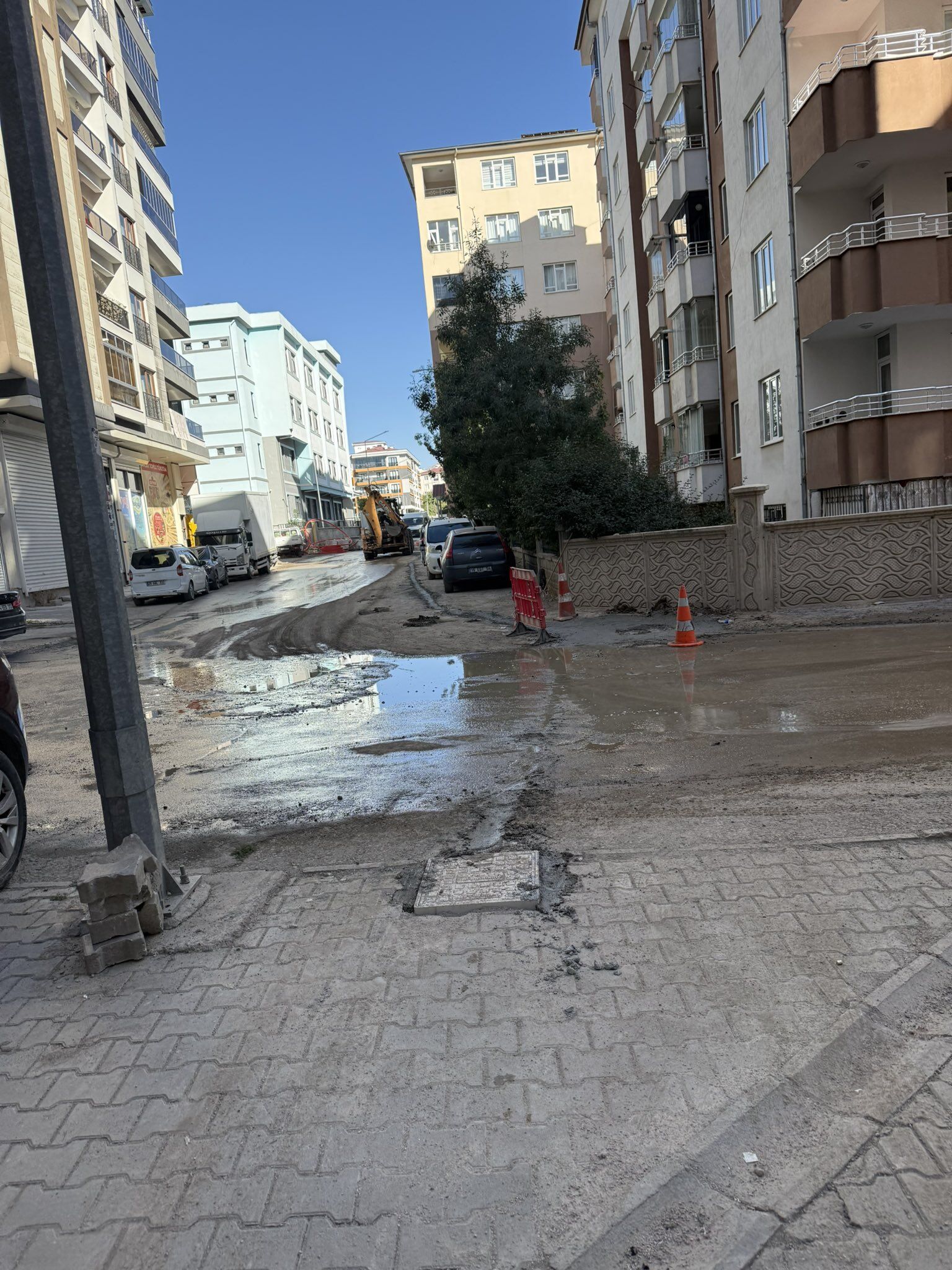 Van’da Şehrin Göbeğinde Tepki Çeken Çalışma! “Kimse Denetlemiyor” (2)