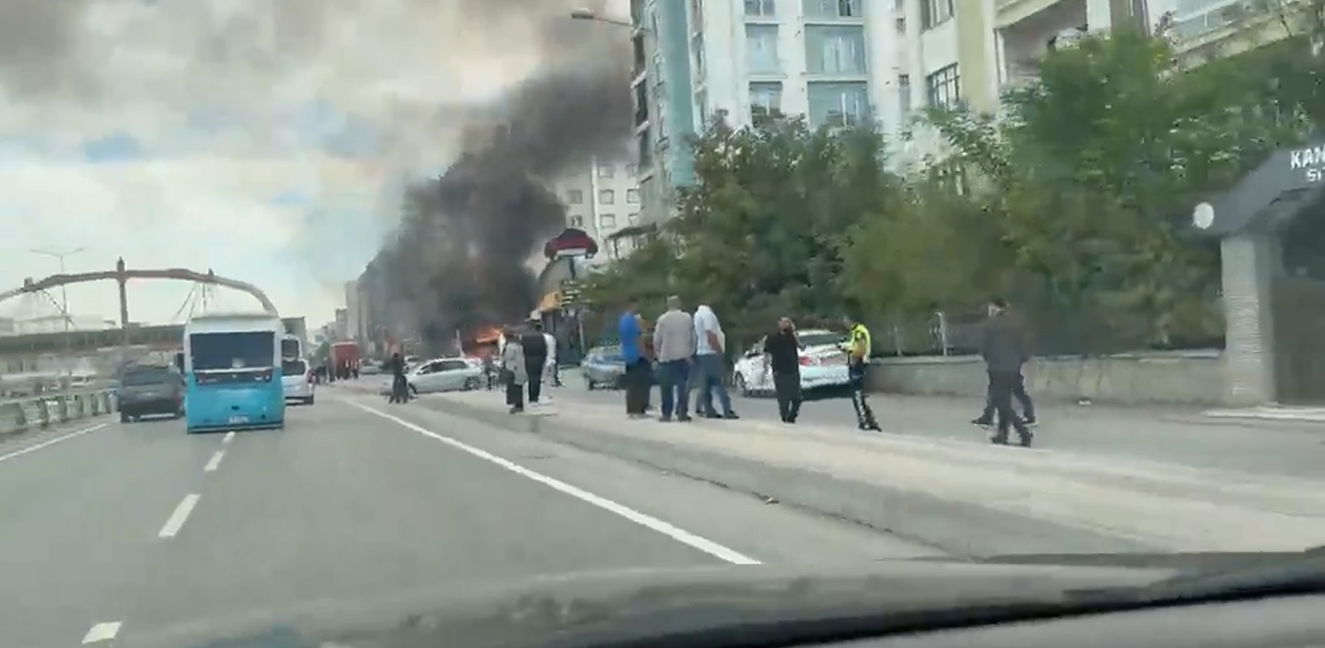 Van’da Seyir Halindeki Araçta Patlama! (2)