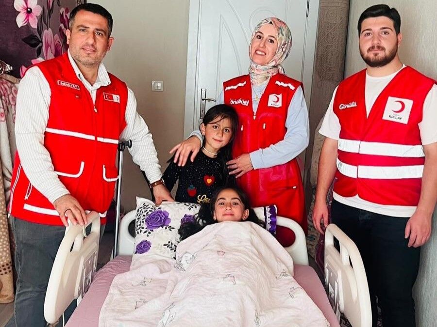 Van’ın Muradiye Ilçesinde Yaşayan Havin Acar’ın Ihtiyaç Duyduğu Elektrikli Medikal Yatak, Hayırseverlerin Desteğiyle Temin Edilerek Ailesine Teslim Edildi. Destek, Acar Ailesinde Büyük Mutluluk Oluşturdu (1)