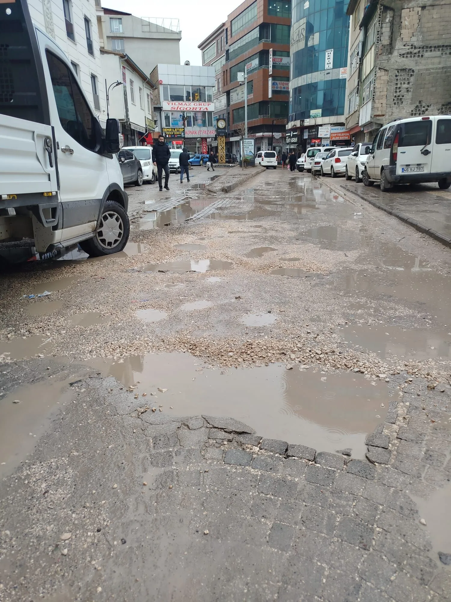 Zabıtaları Seyyara Değil Hizmeti Bozuk Yollara Götürün!