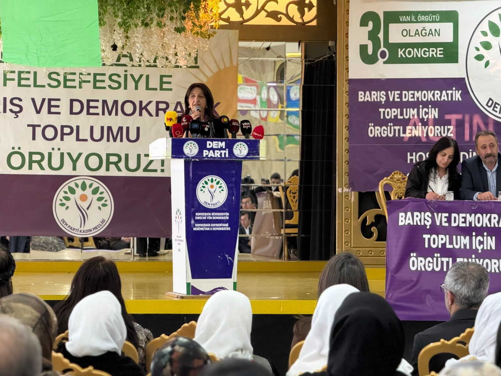 Pervin Buldan’dan Van’dan Cumhurbaşkanı’na Çağrı “İlk Adım Van’da Atılsın!” (4)