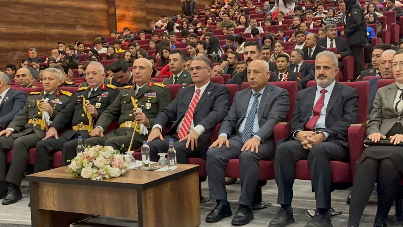 Van’da 29 Ekim Cumhuriyet Bayramı Coşkuyla Kutlandı (2)