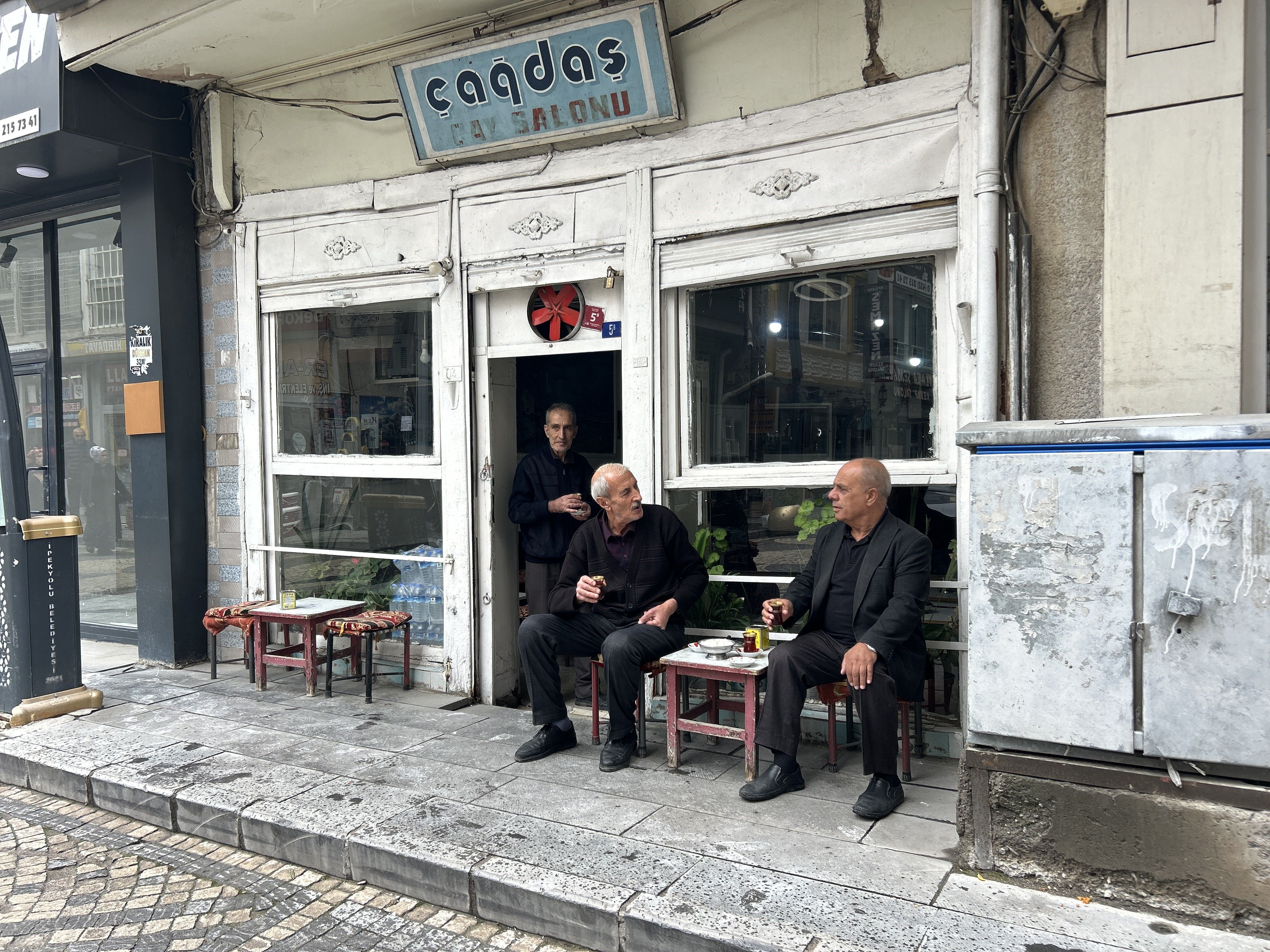 Van’da 45 Yıldır Aynı Yerde! Eski Kahvehane Kültürünü Yaşatıyor (2)