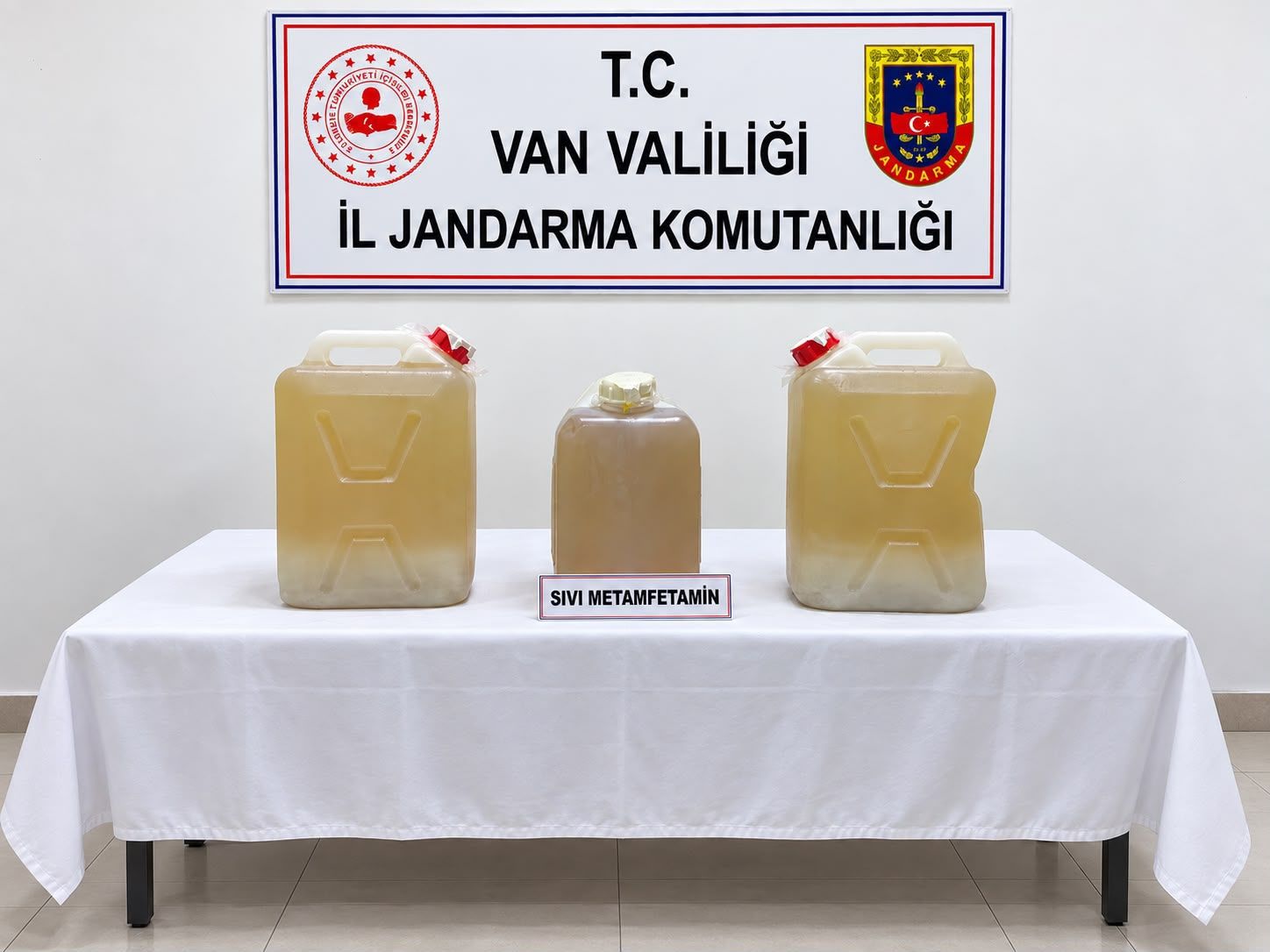 Van’da Jandarmayı Harekete Geçiren Operasyon! 3 Bidondan Bakın Ne Çıktı-1
