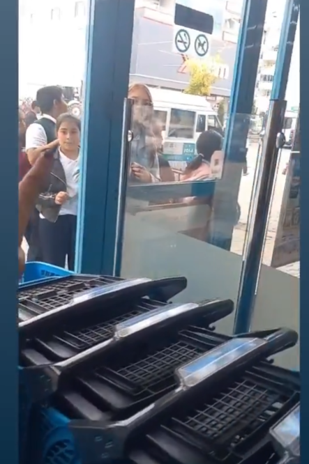 Van’da Öğrenciler Hırsızlık Şüphesiyle Tek Tek İçeri Alındıkları İddia Edildi (1)