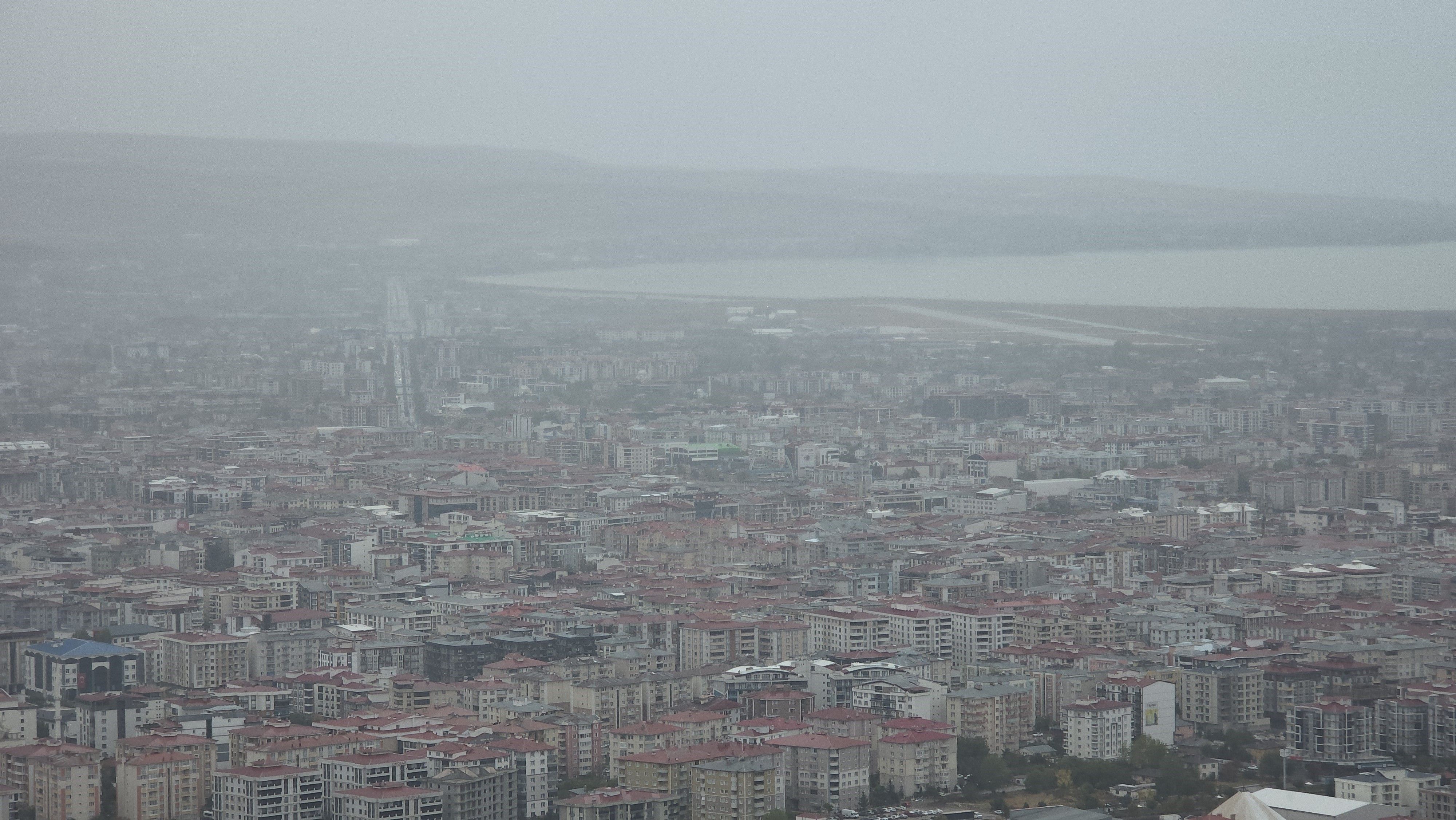 Van'da Sis Ve Yağmur Etkili Oldu2