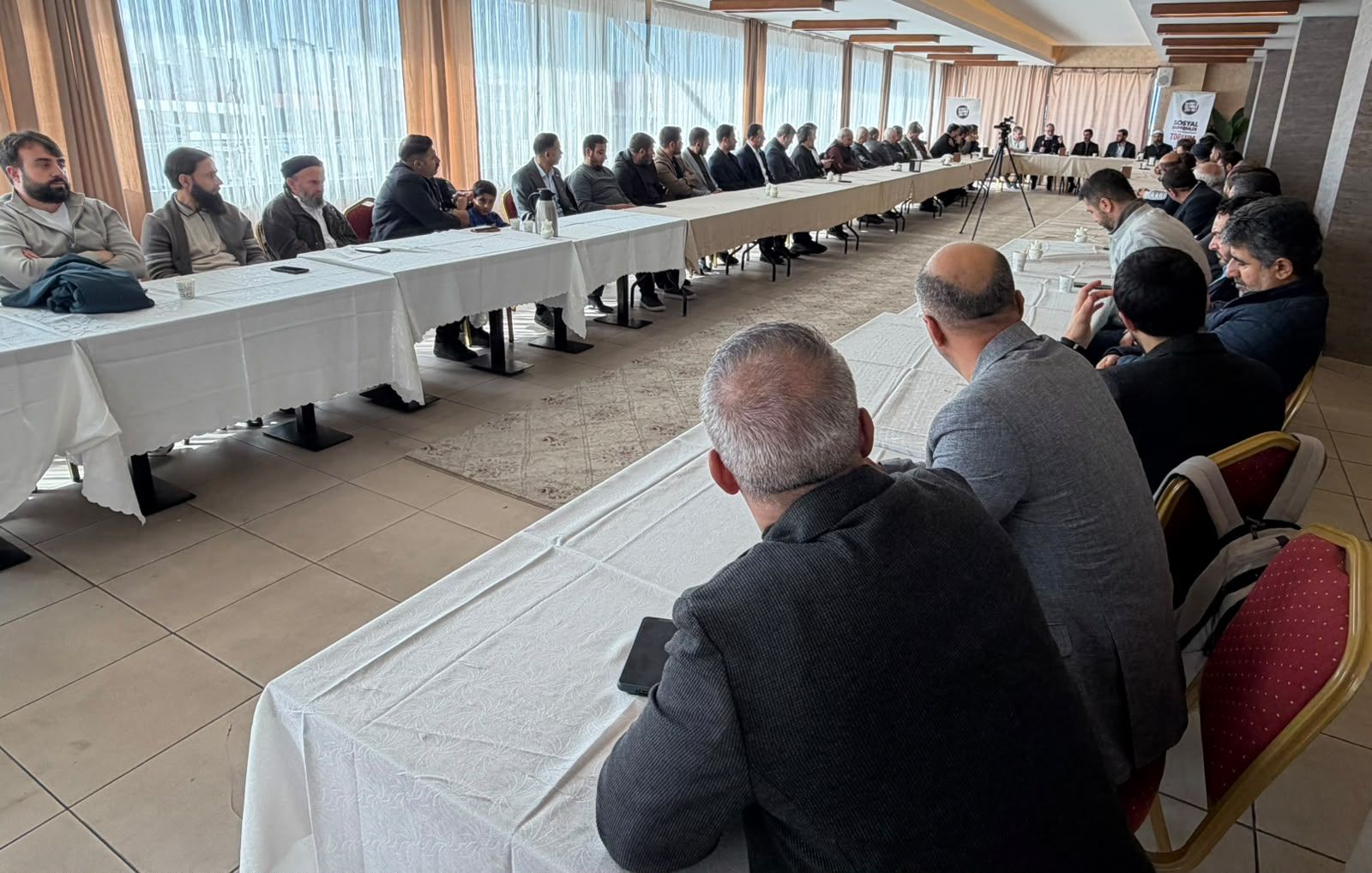 Van’da “Sosyal Depremler Ve Enkaz Altındaki Toplum” Söyleşisi Düzenlendi1