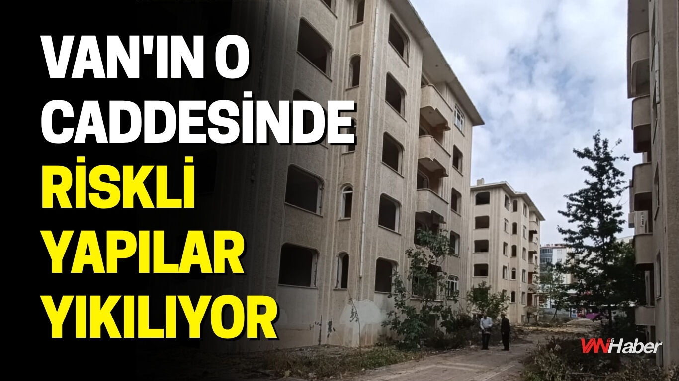 Van'ın O Caddesinde Riskli Yapılar Yıkılıyor